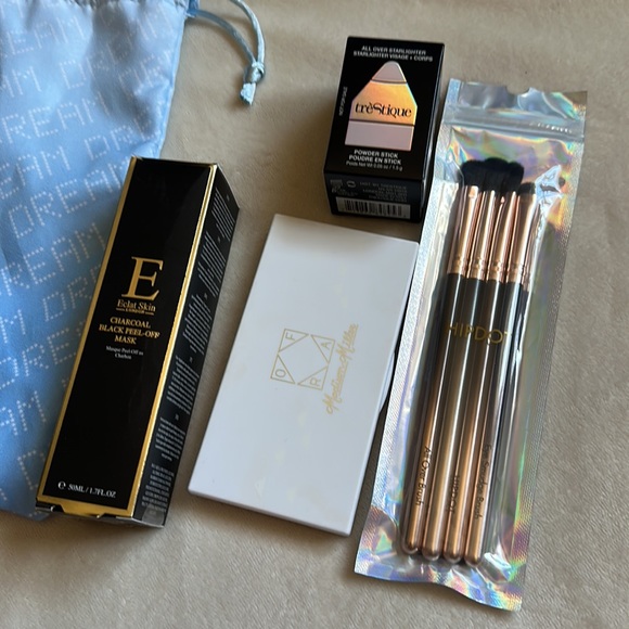 Makeup kit with travel bag - Picture 3 of 8